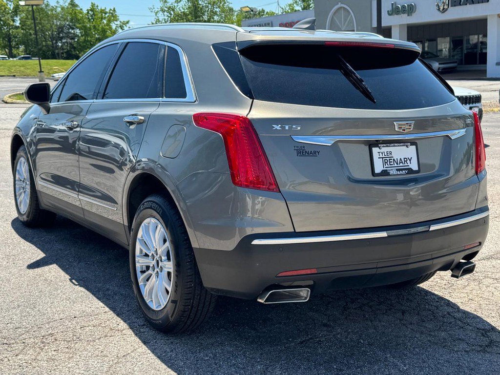 Used 2018 Cadillac XT5 Luxury w/ Driver Awareness Package FWD image 7