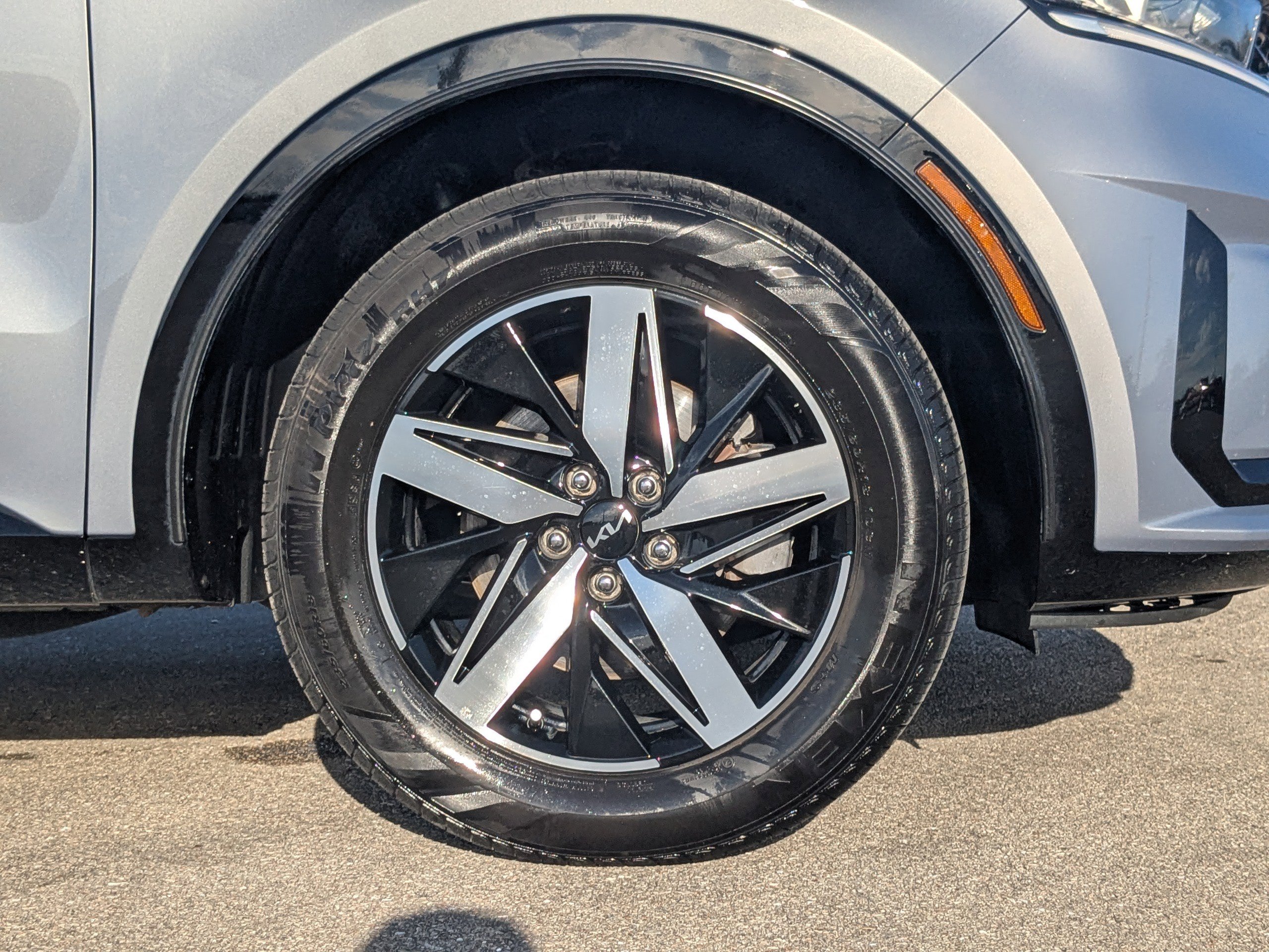 Certified 2022 Kia Sorento EX image 13