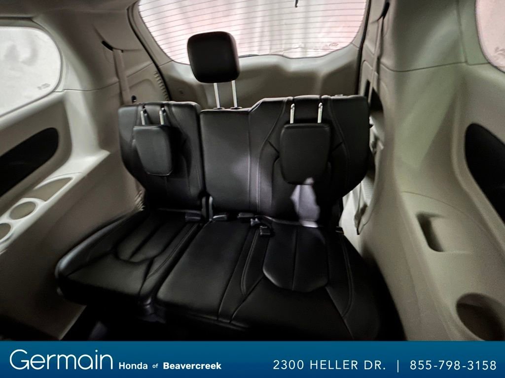 Used 2023 Chrysler Pacifica Touring-L image 31