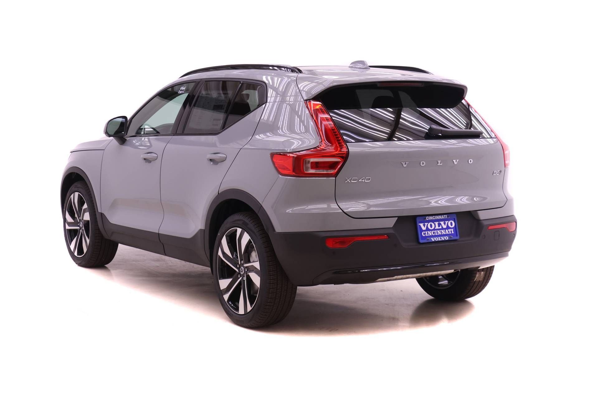 New 2026 Volvo XC40 B5 Plus w/ Protection Package Premier AWD/4WD image 5