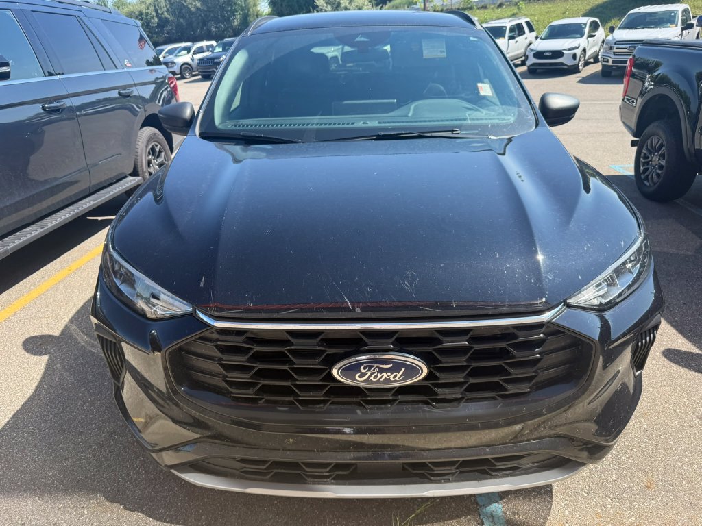Used 2024 Ford Escape ST-Line w/ Tech Pack #1 AWD/4WD image 2