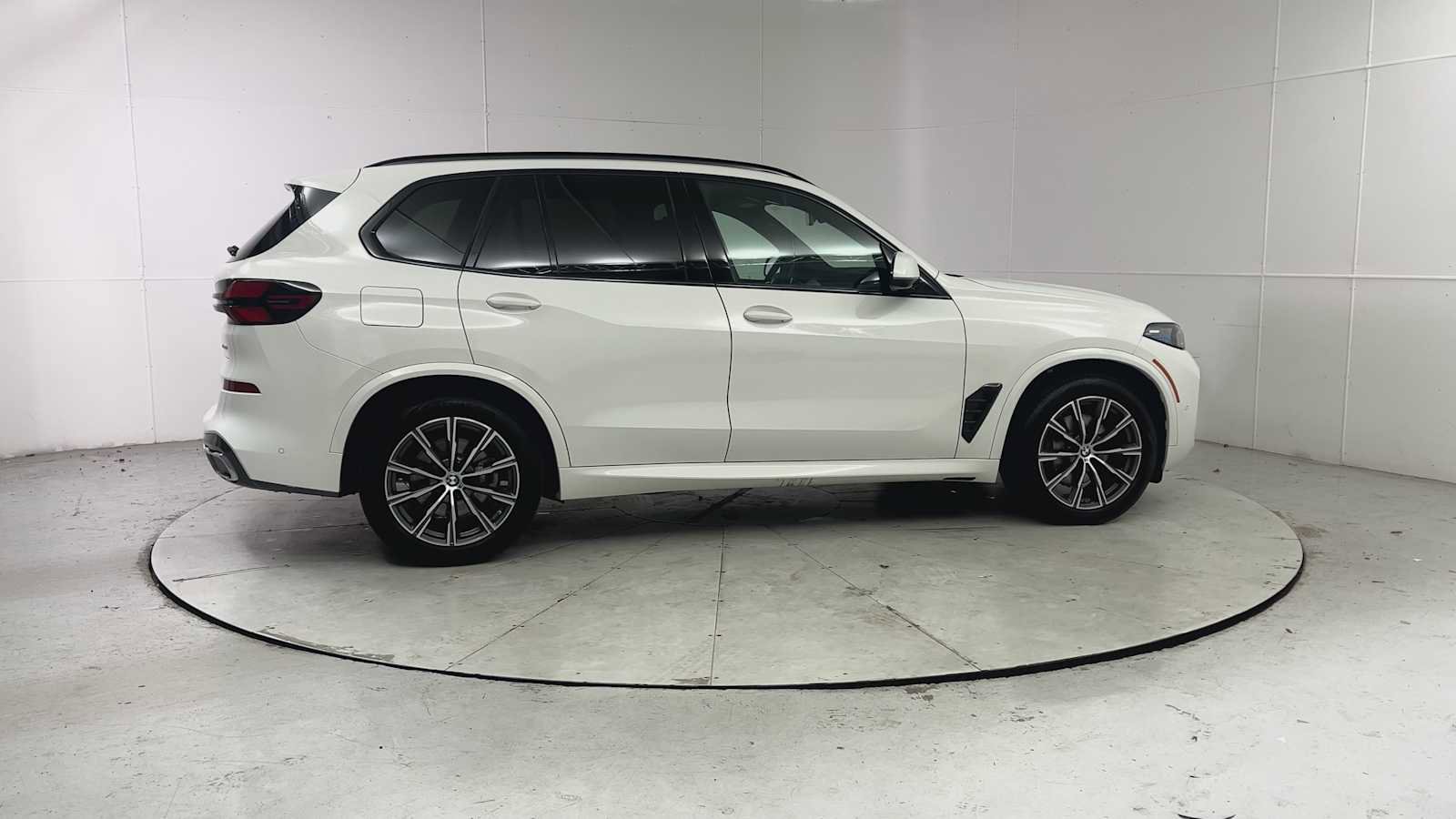 Used 2026 BMW X5 xDrive40i image 9
