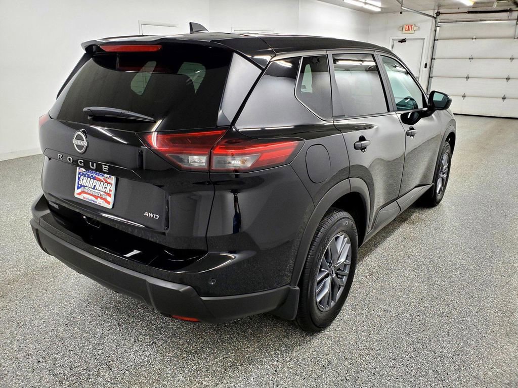 Used 2024 Nissan Rogue S AWD/4WD image 4