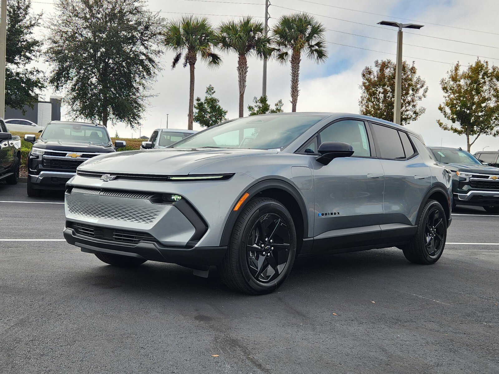 New 2026 Chevrolet Equinox EV LT image 2