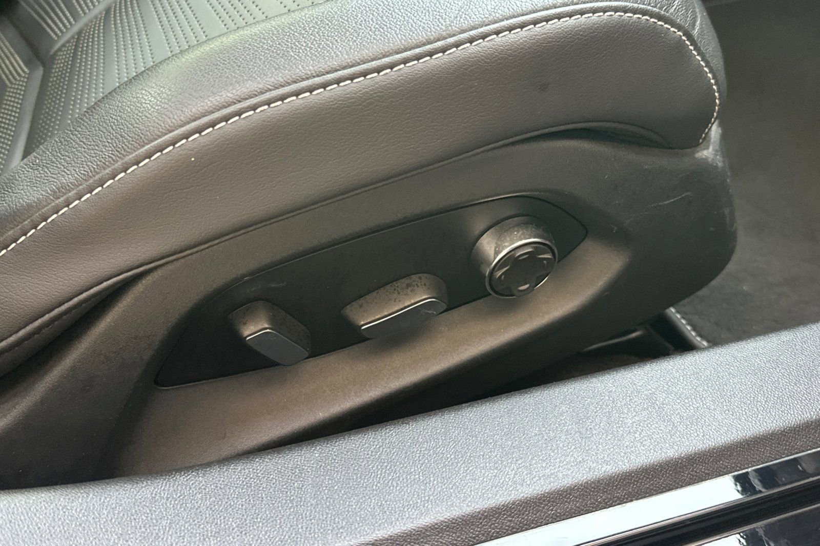 Used 2022 Chevrolet Corvette Stingray Premium Conv w/ Z51 Performance Package image 20