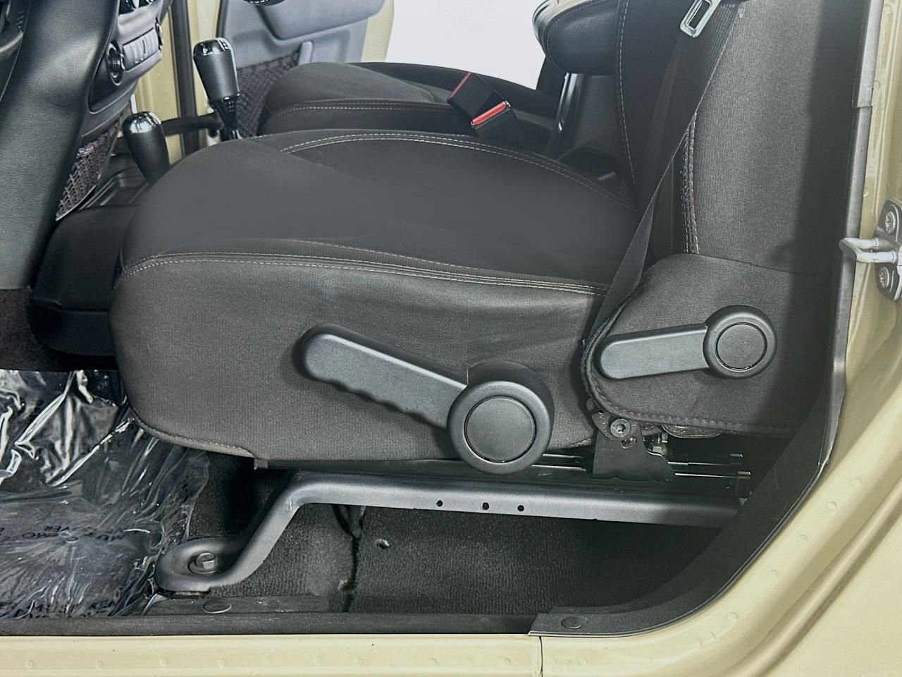 Used 2018 Jeep Wrangler Unlimited Sport image 28