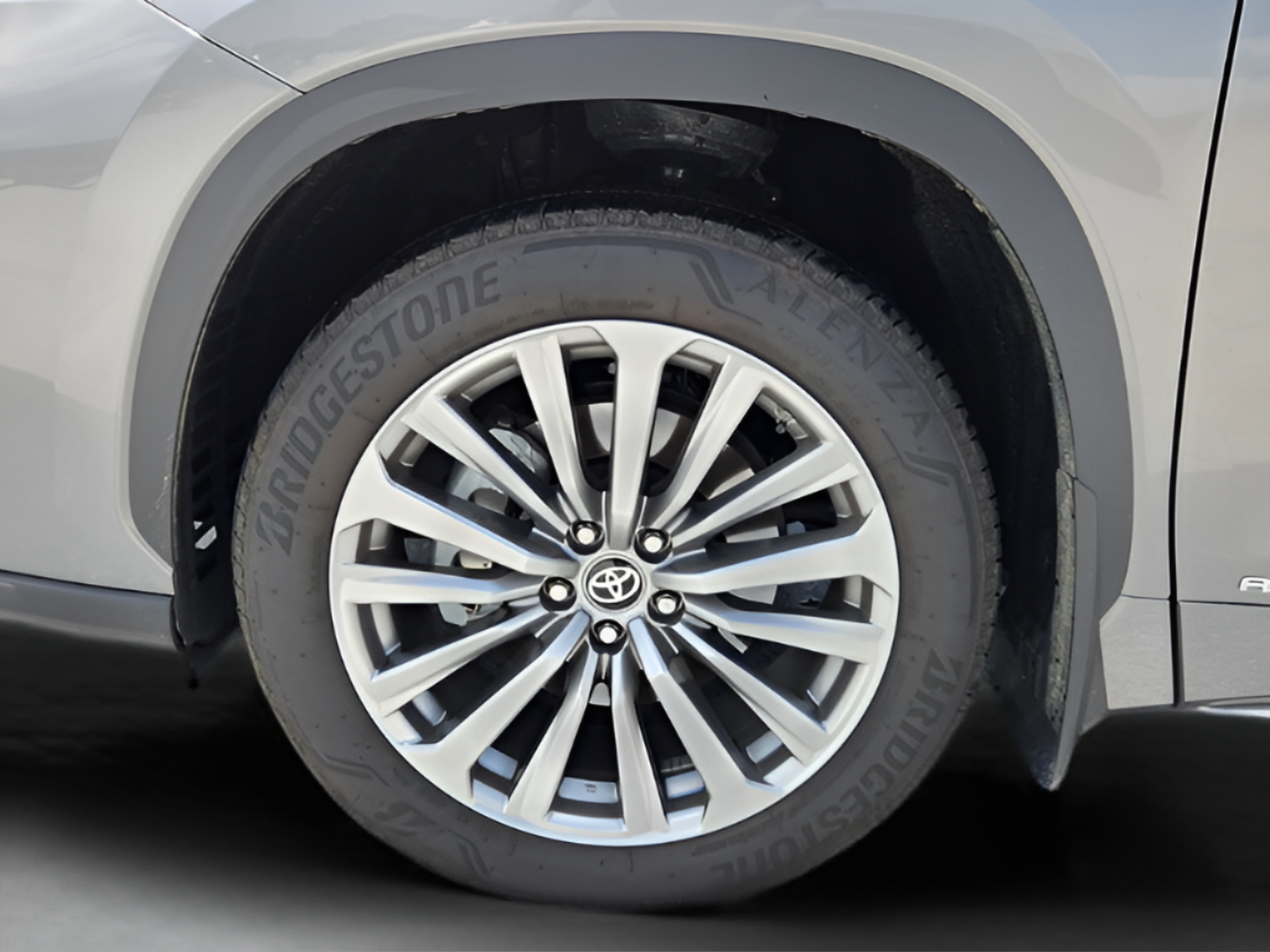 Used 2025 Toyota Highlander Limited AWD/4WD image 36
