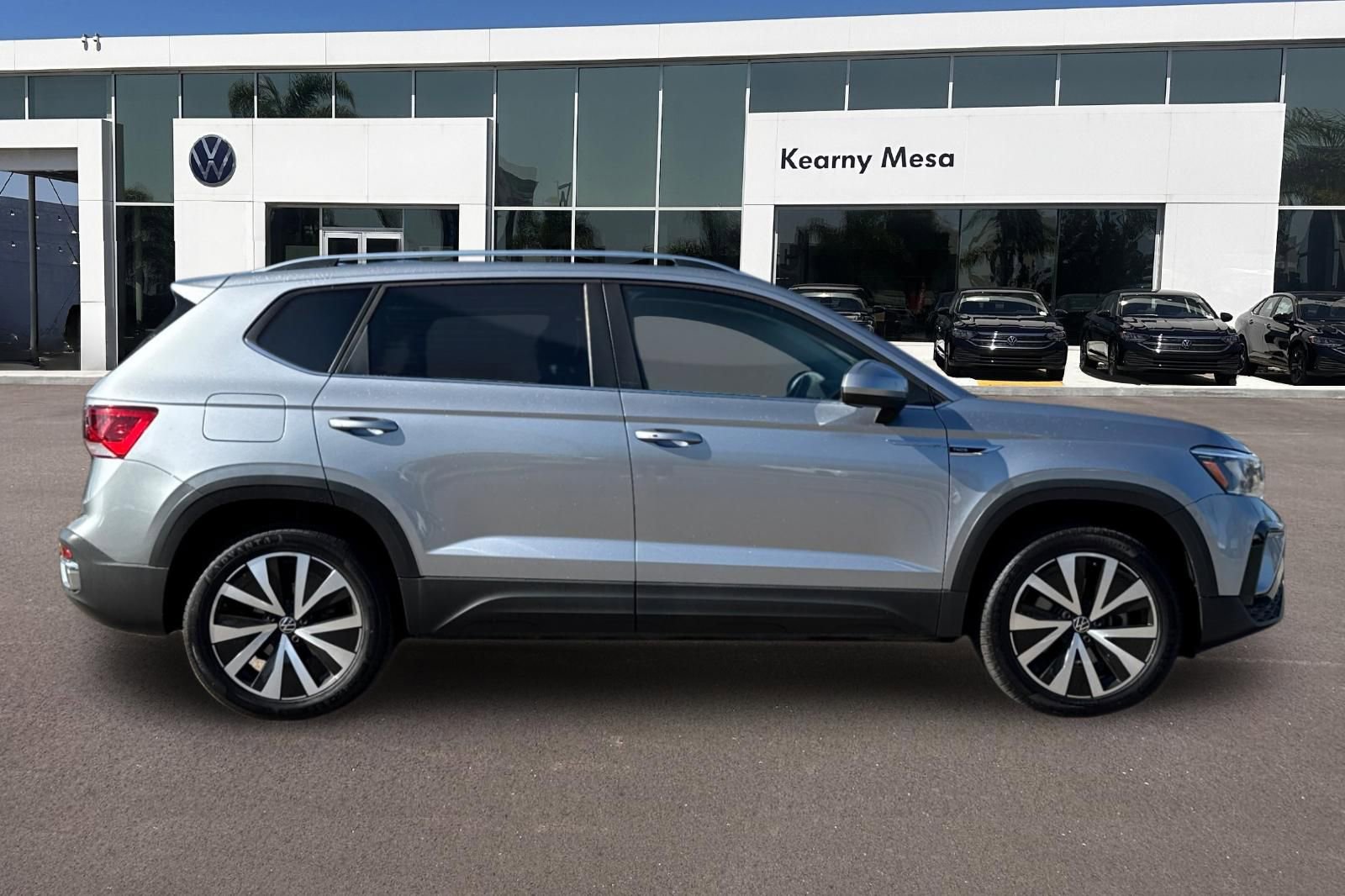 Used 2022 Volkswagen Taos SE image 3