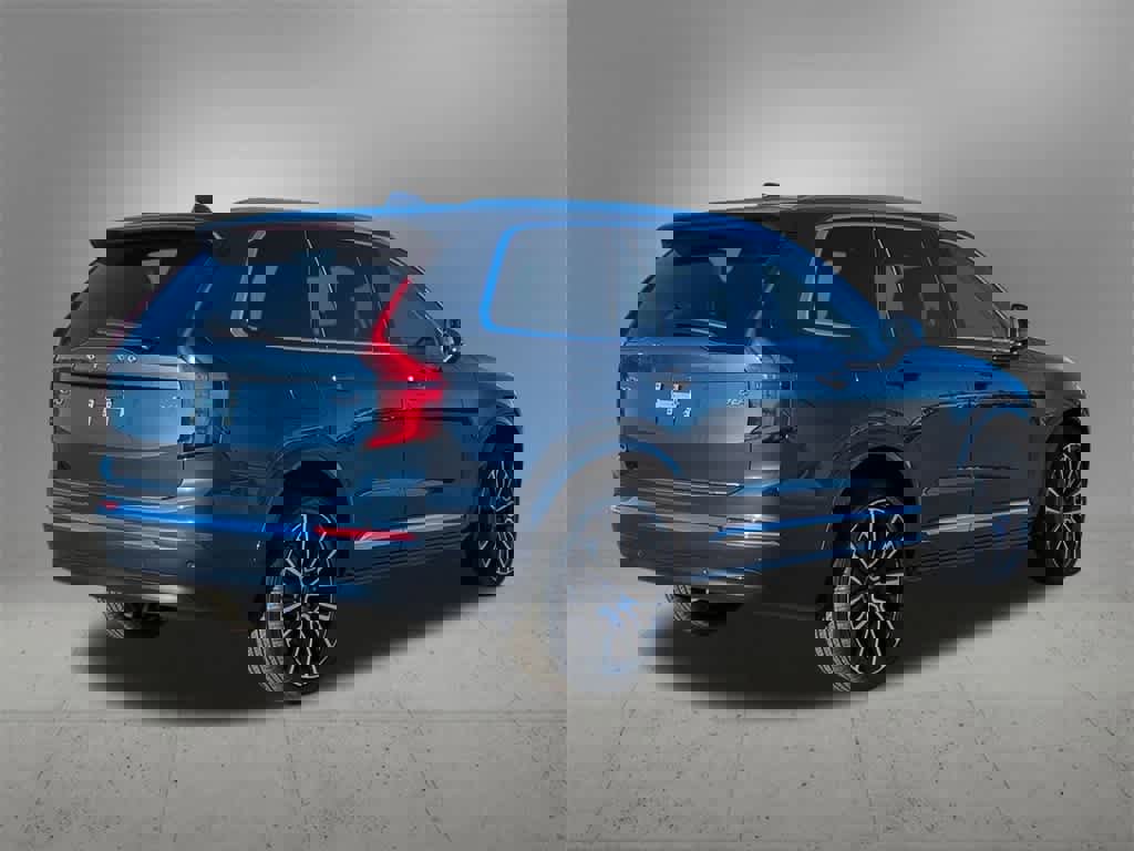 New 2026 Volvo XC90 B6 Plus w/ Protection Package Premier image 6