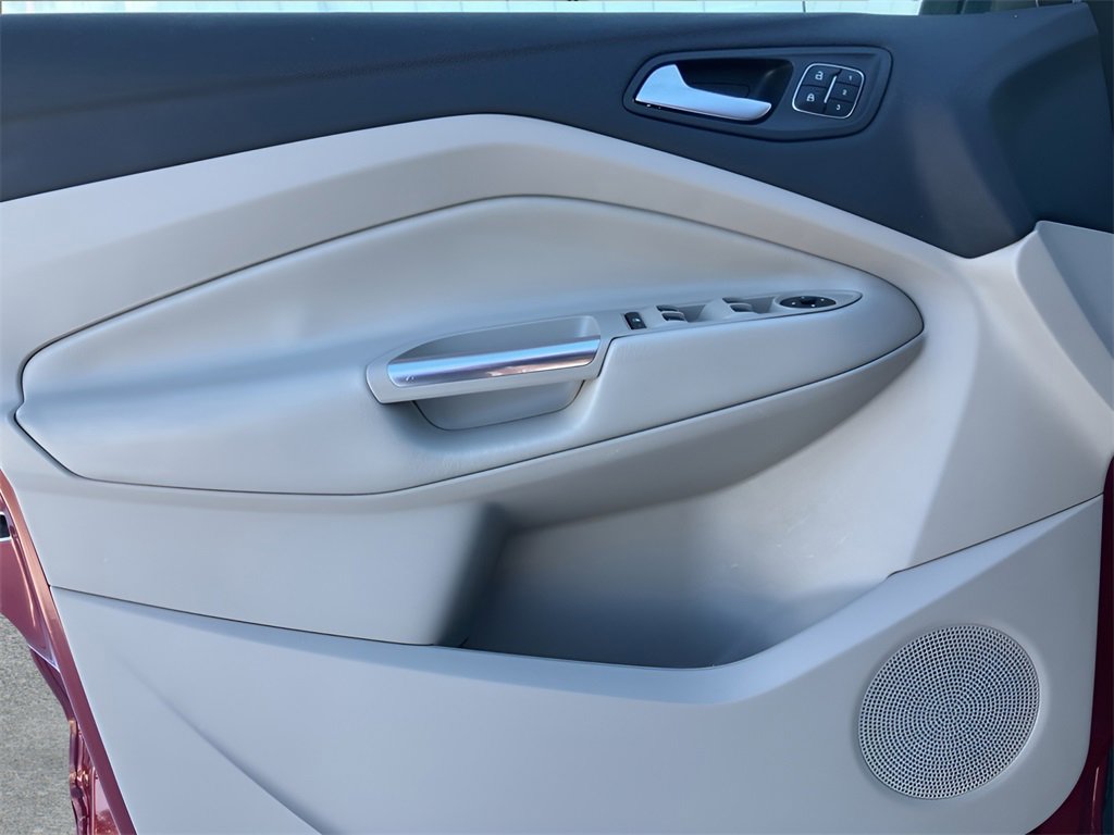 Used 2018 Ford Escape Titanium w/ Ford Safe & Smart Package image 40