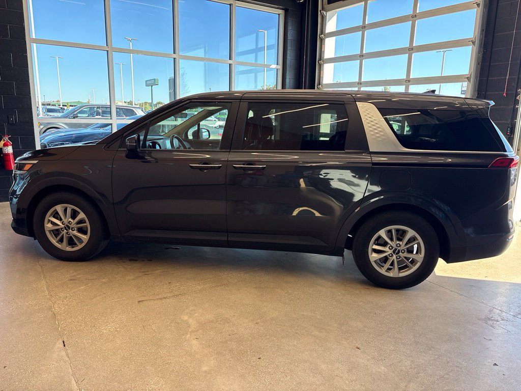 Certified 2024 Kia Carnival LX FWD image 7