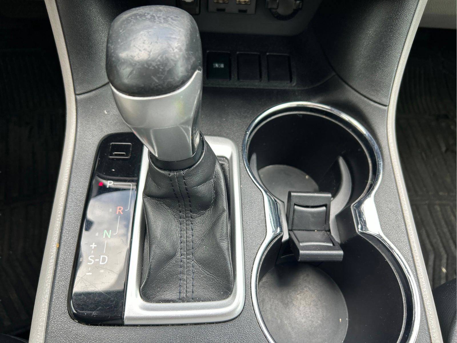 Used 2019 Toyota Highlander Plus FWD image 17