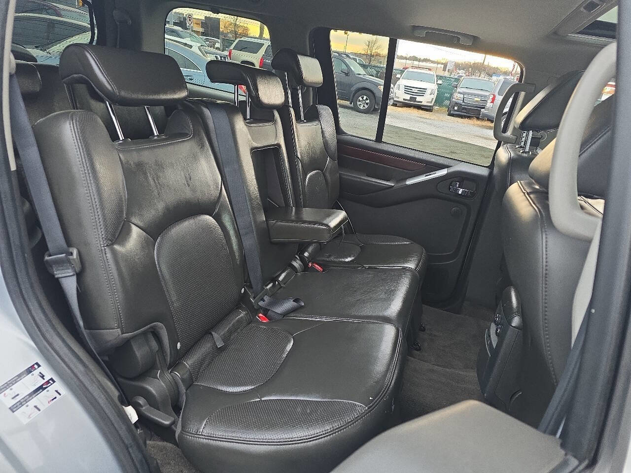 Used 2011 Nissan Pathfinder LE w/ Navigation Pkg image 11