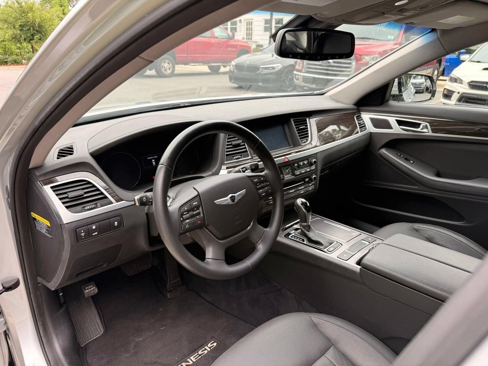Used 2015 Hyundai Genesis 3.8 RWD image 17