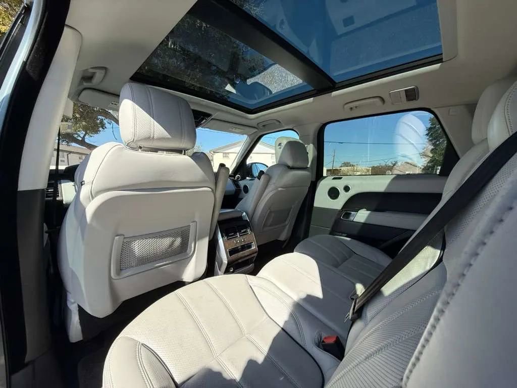 Used 2016 Land Rover Range Rover Sport HSE image 11