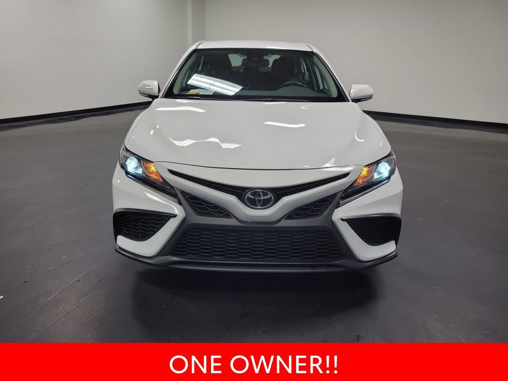 Used 2024 Toyota Camry SE w/ Convenience Package FWD image 3