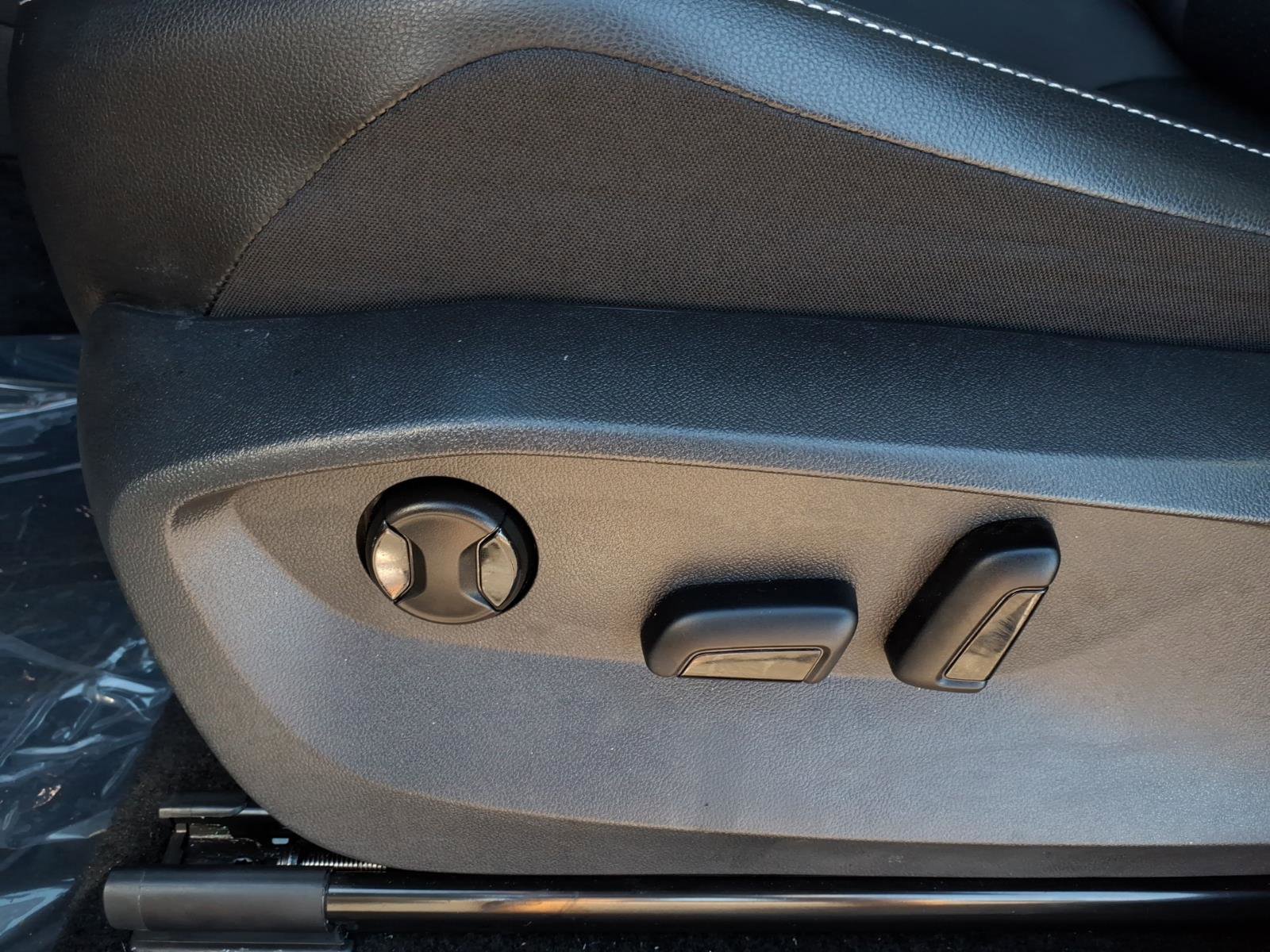 Certified 2023 Volkswagen Tiguan SE w/ Panoramic Sunroof Package image 21