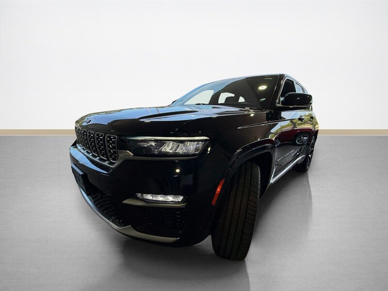 Used 2023 Jeep Grand Cherokee Summit AWD/4WD image 8