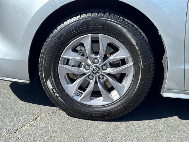 Certified 2025 Toyota Sienna XLE FWD image 6