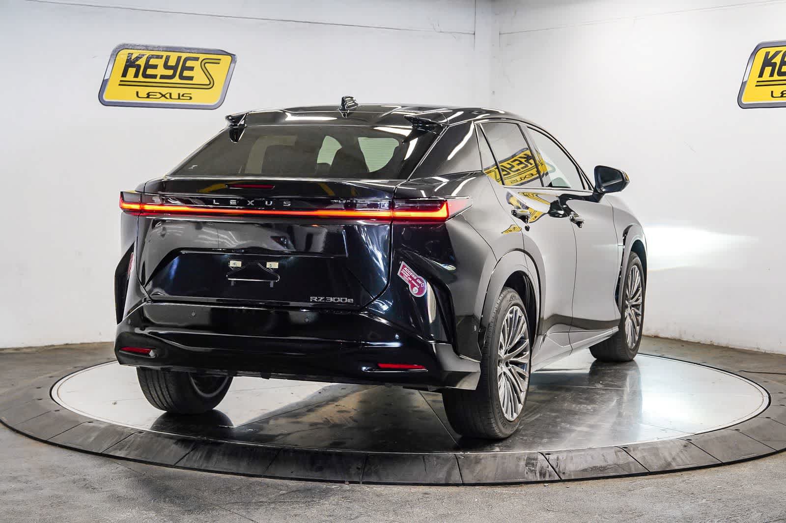 Used 2024 Lexus RZ 300e Premium w/ Accessory Package (Z1) FWD image 4