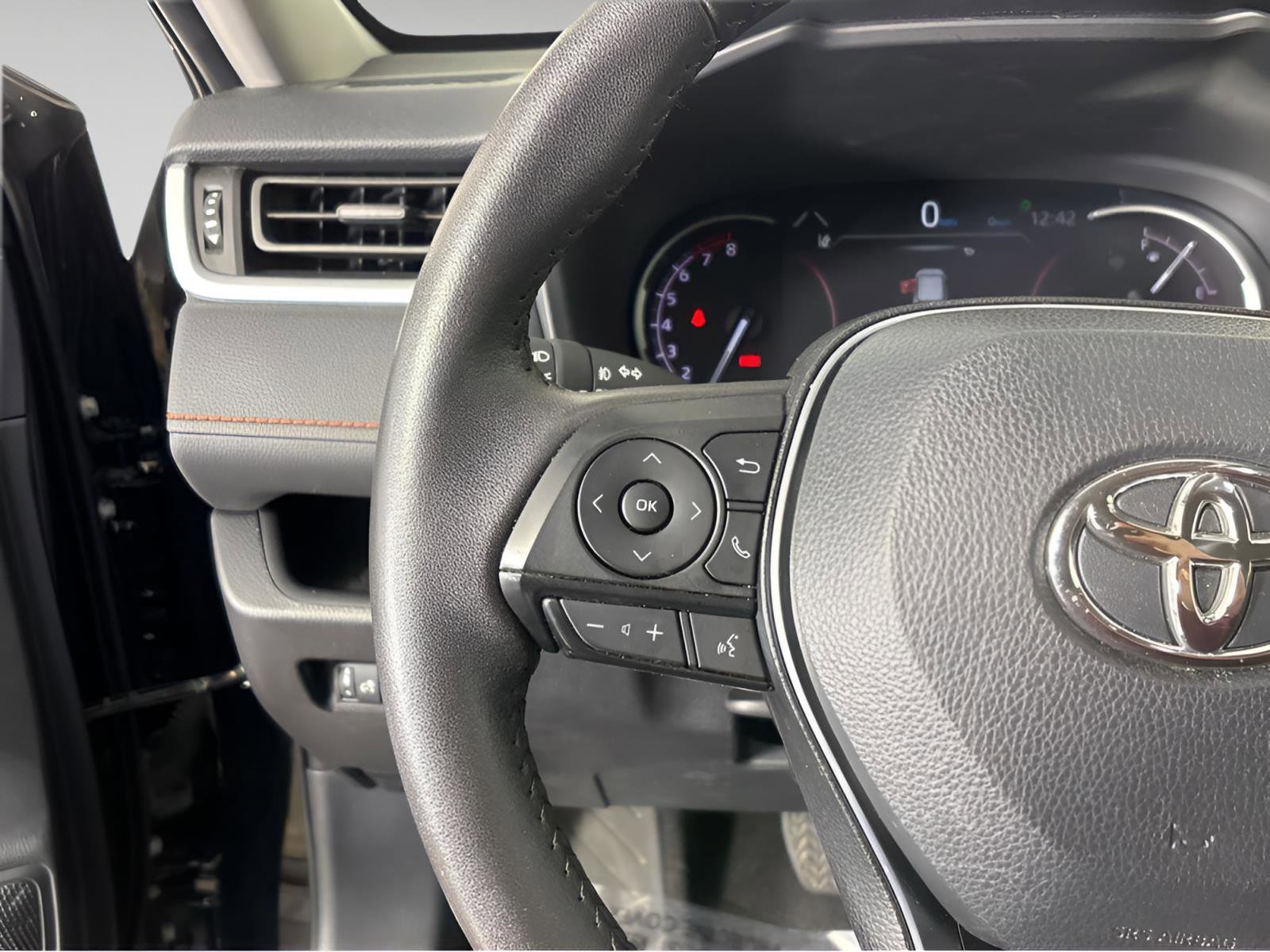 Used 2024 Toyota RAV4 Adventure image 19