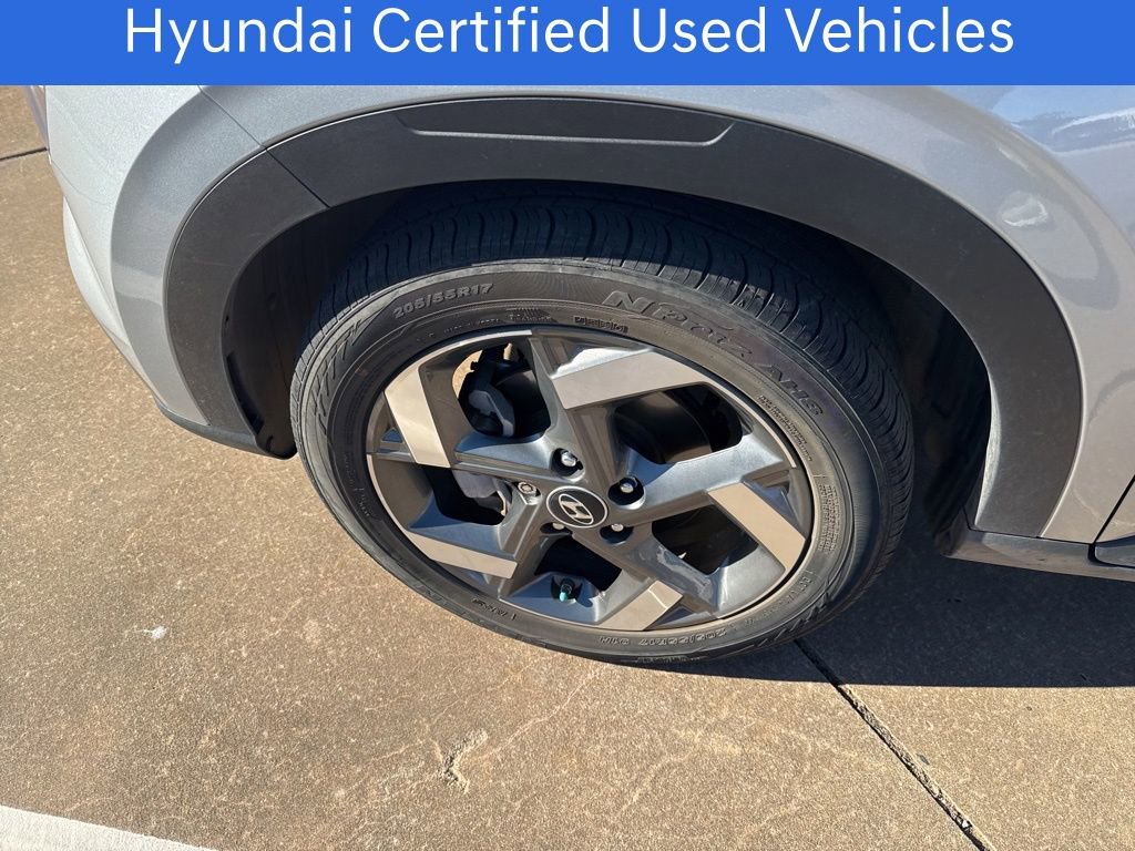Certified 2021 Hyundai Venue SEL image 11