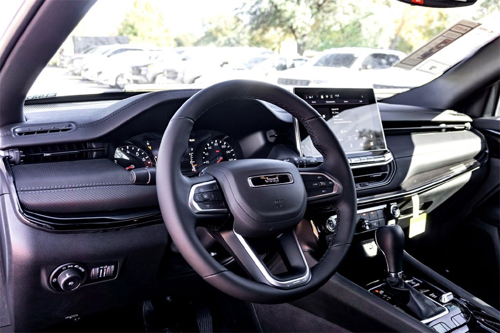 New 2026 Jeep Compass Latitude image 11