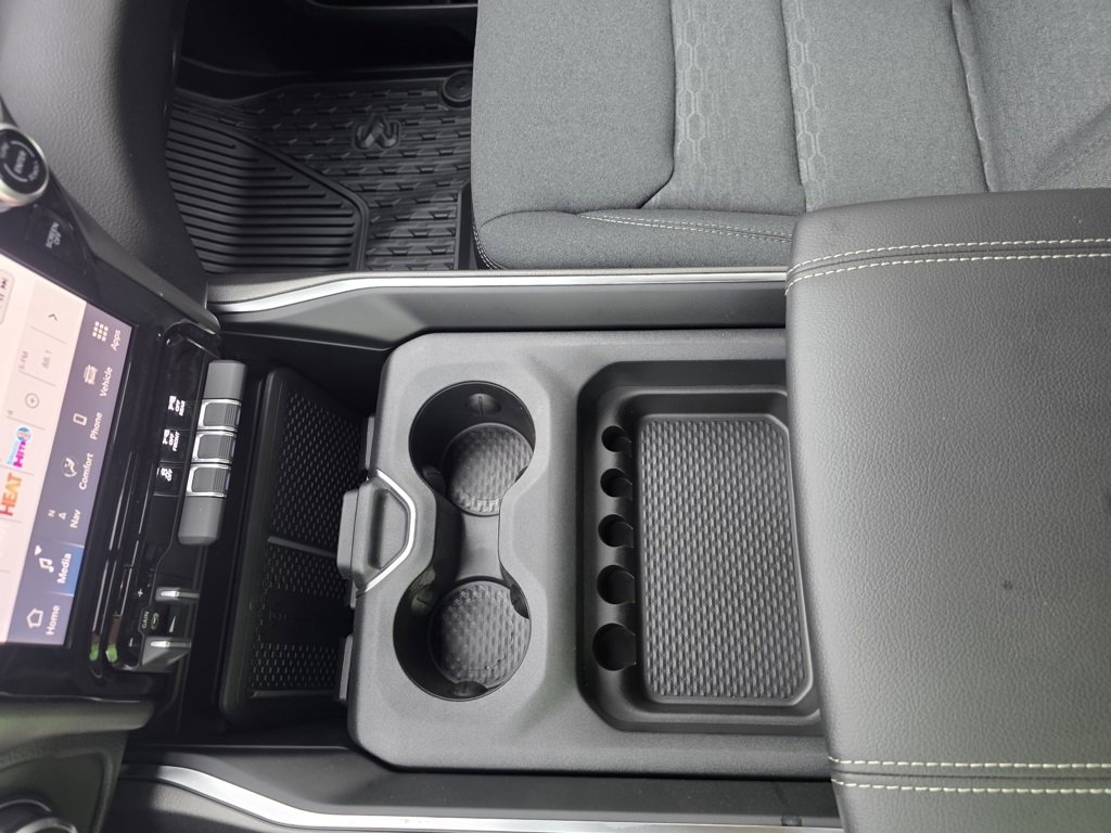 New 2026 RAM 1500 4x4 Crew Cab image 17