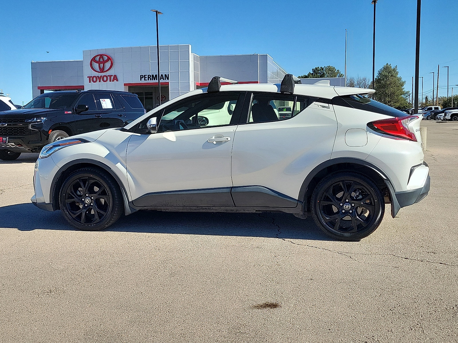 Used 2021 Toyota C-HR XLE image 2
