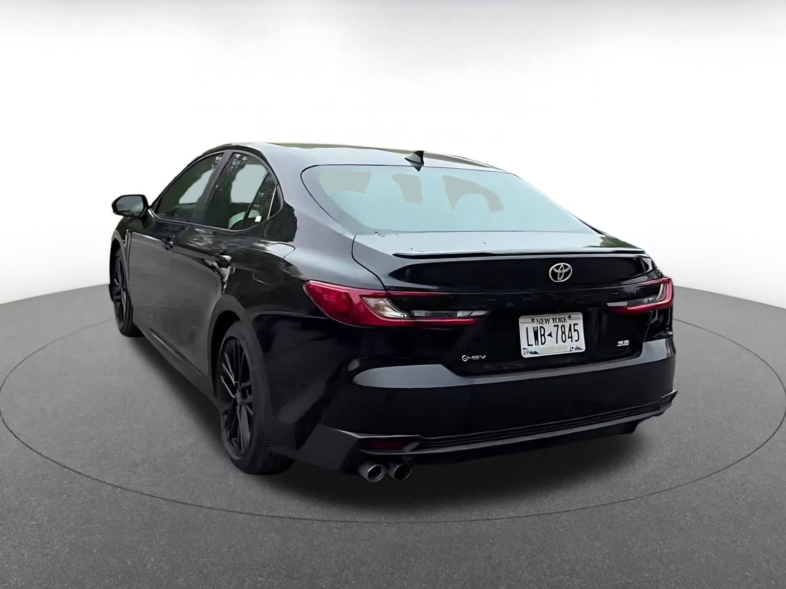 Used 2025 Toyota Camry SE FWD image 11