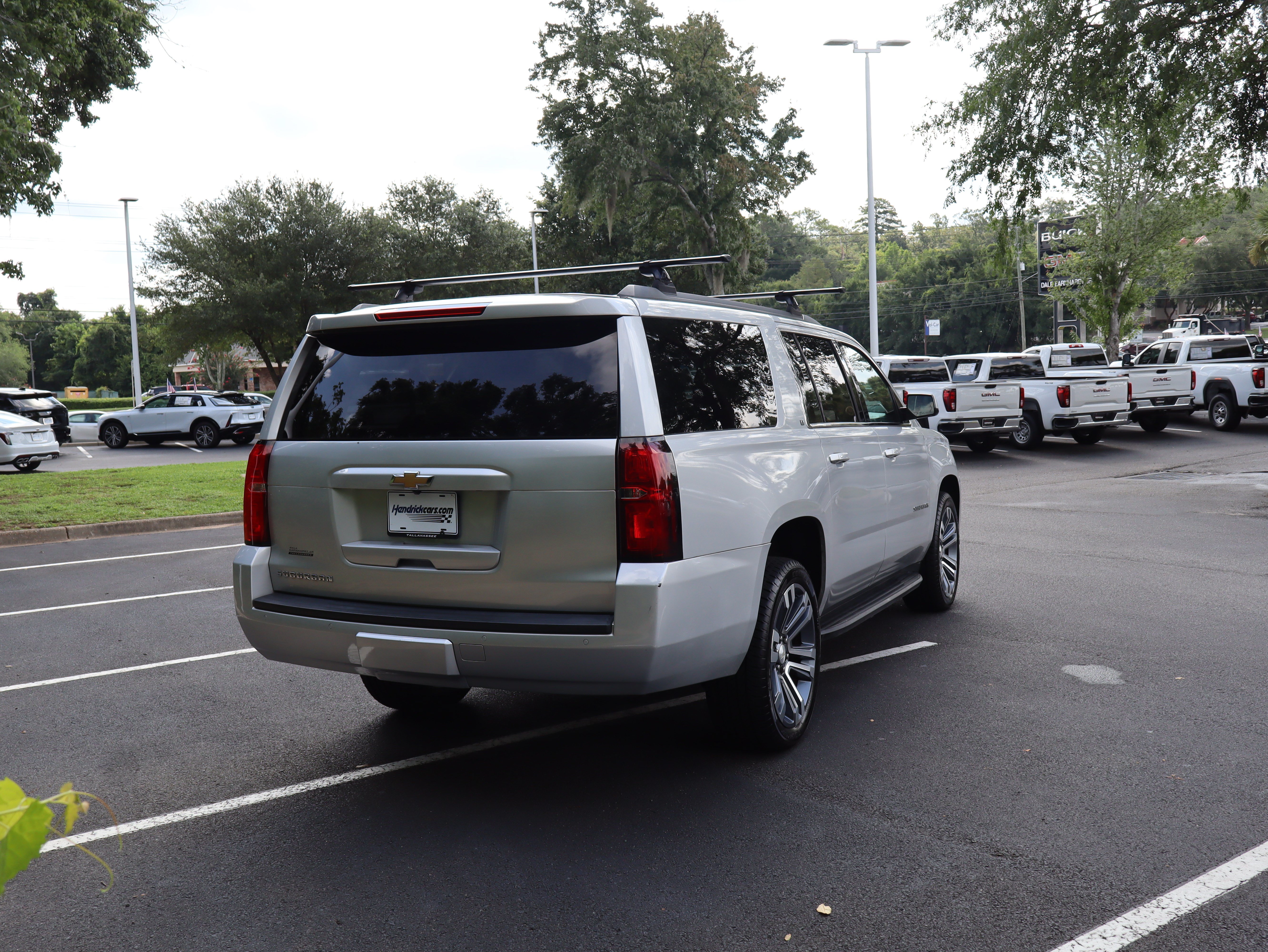 Used 2017 Chevrolet Suburban LT w/ Luxury Package RWD image 57
