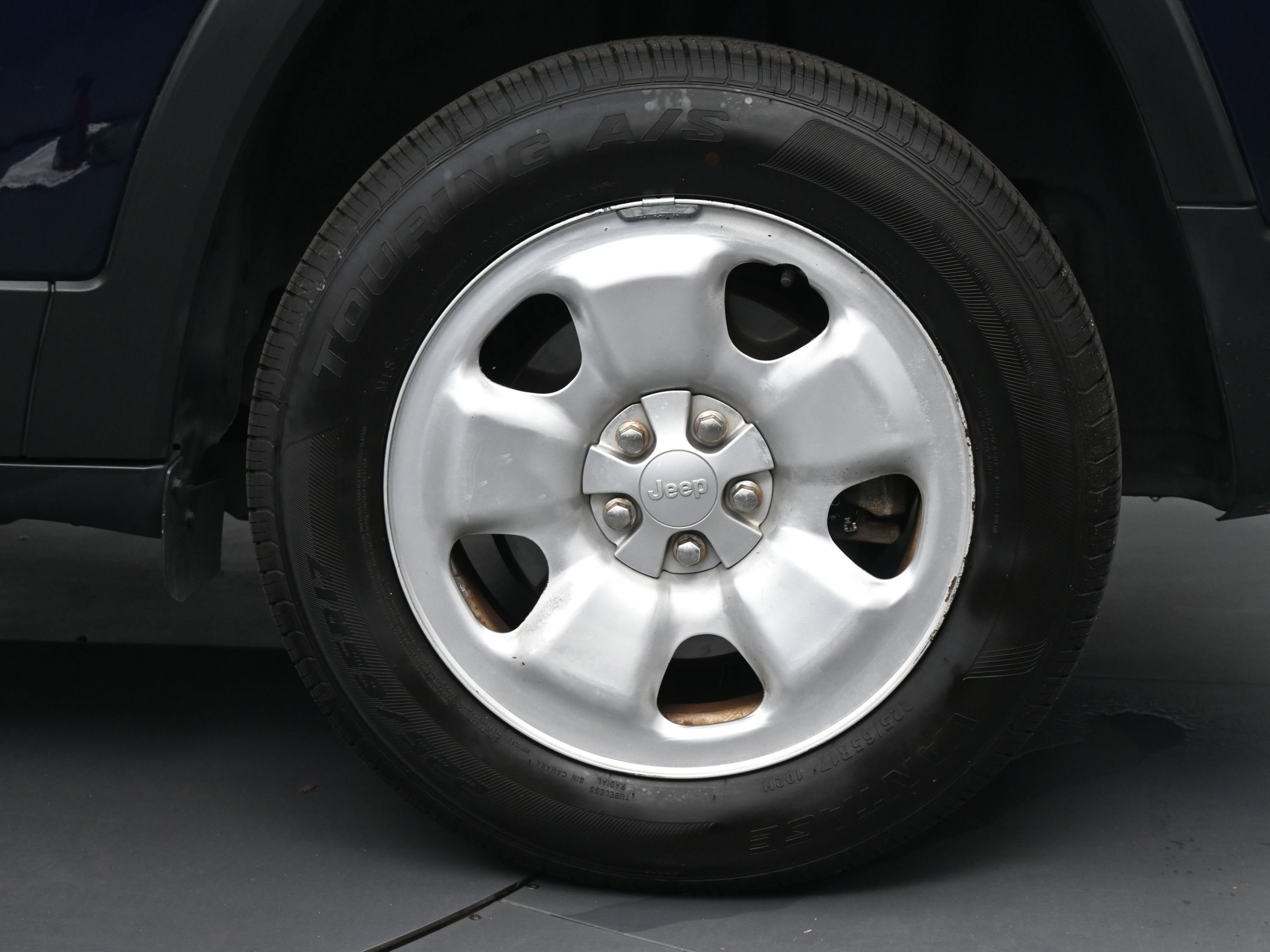 Used 2016 Jeep Cherokee Sport image 18