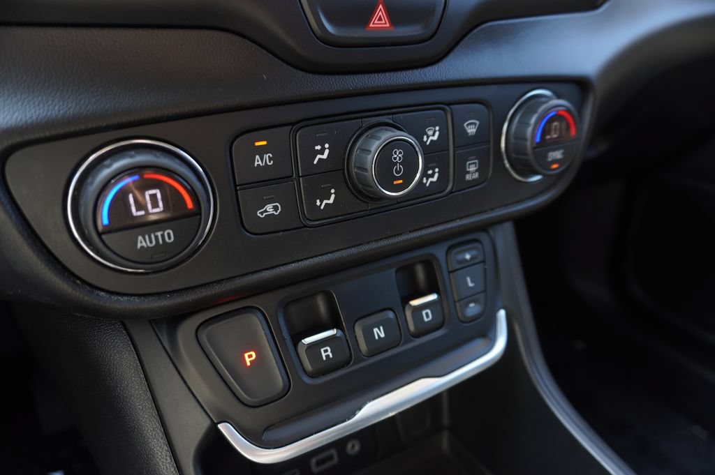 Used 2019 GMC Terrain SLT w/ Preferred Package FWD image 18