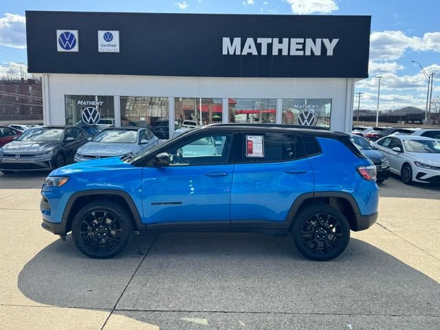 Used 2022 Jeep Compass Latitude w/ Convenience Group AWD/4WD image 3