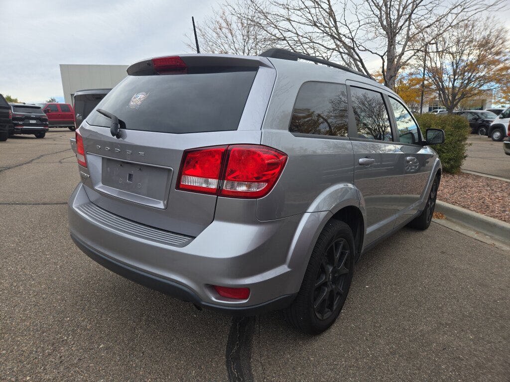 Used 2019 Dodge Journey SE w/ Blacktop Package FWD image 3