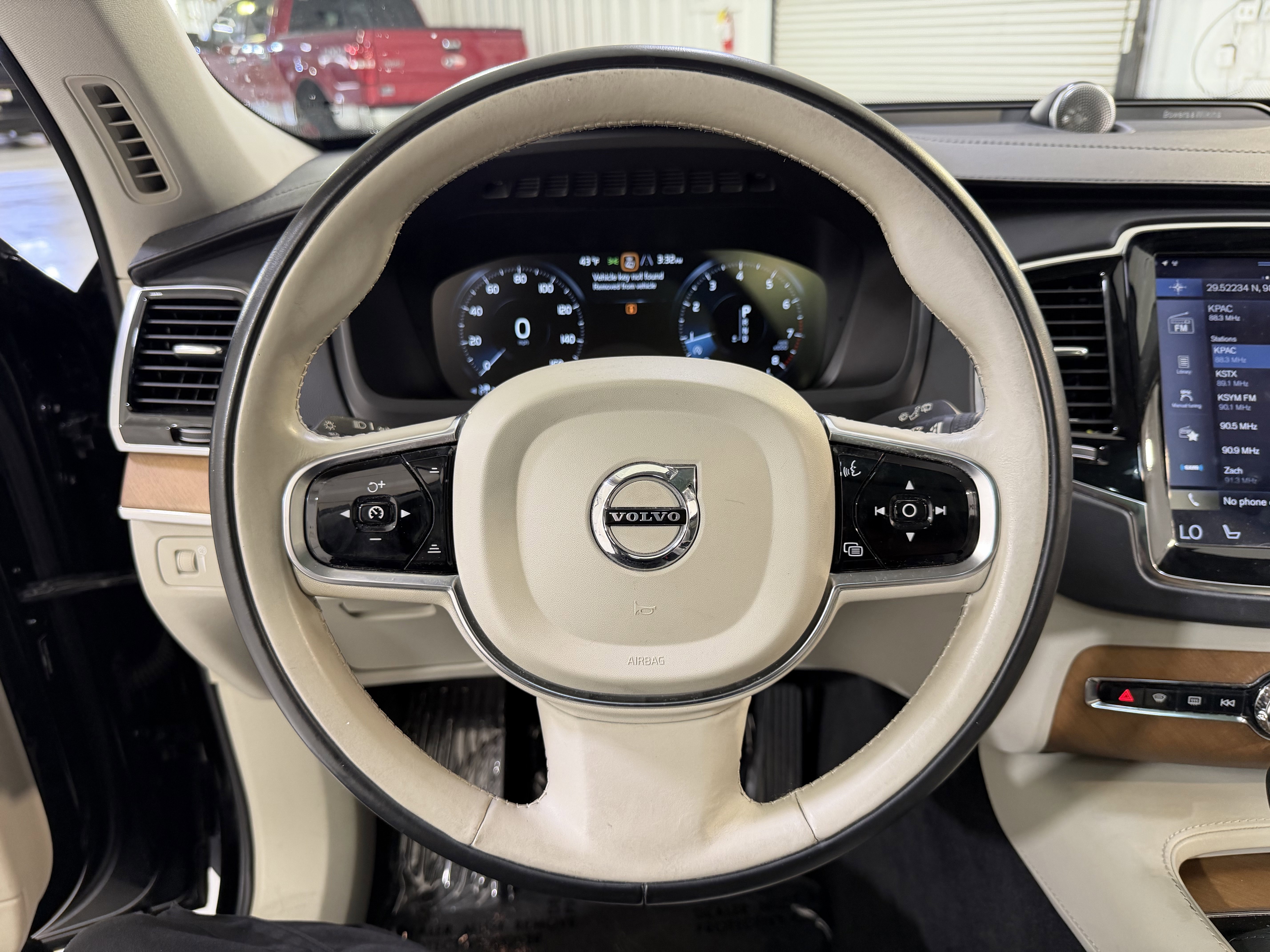 Used 2016 Volvo XC90 T6 Inscription w/ Vision Package AWD/4WD image 17