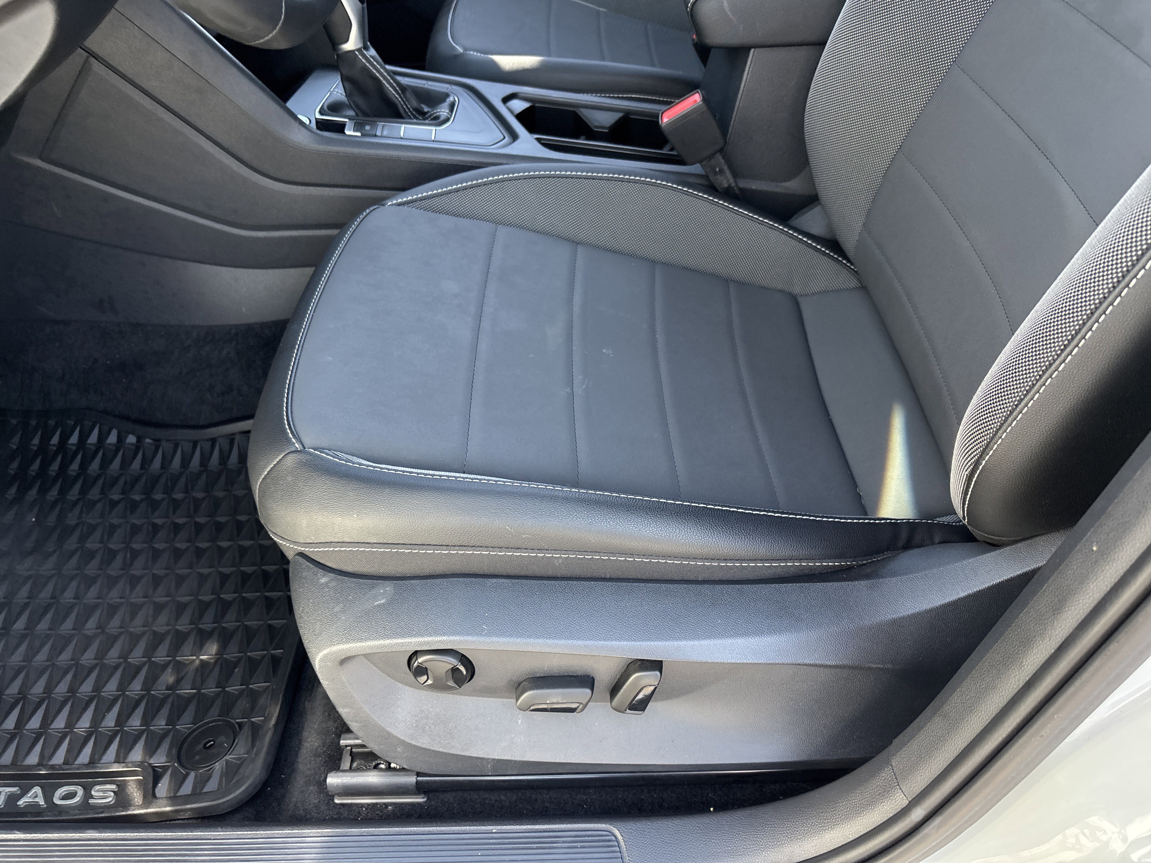 Used 2022 Volkswagen Taos SE image 19