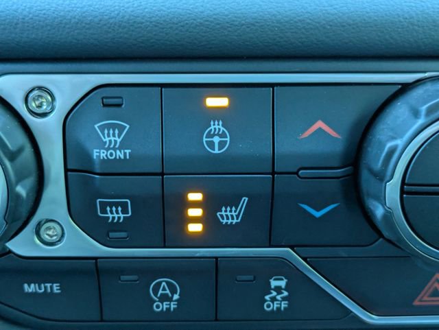 Used 2025 Jeep Wrangler Unlimited Rubicon AWD/4WD image 24