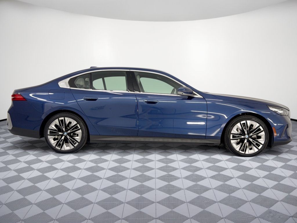 Certified 2026 BMW 530i RWD image 8