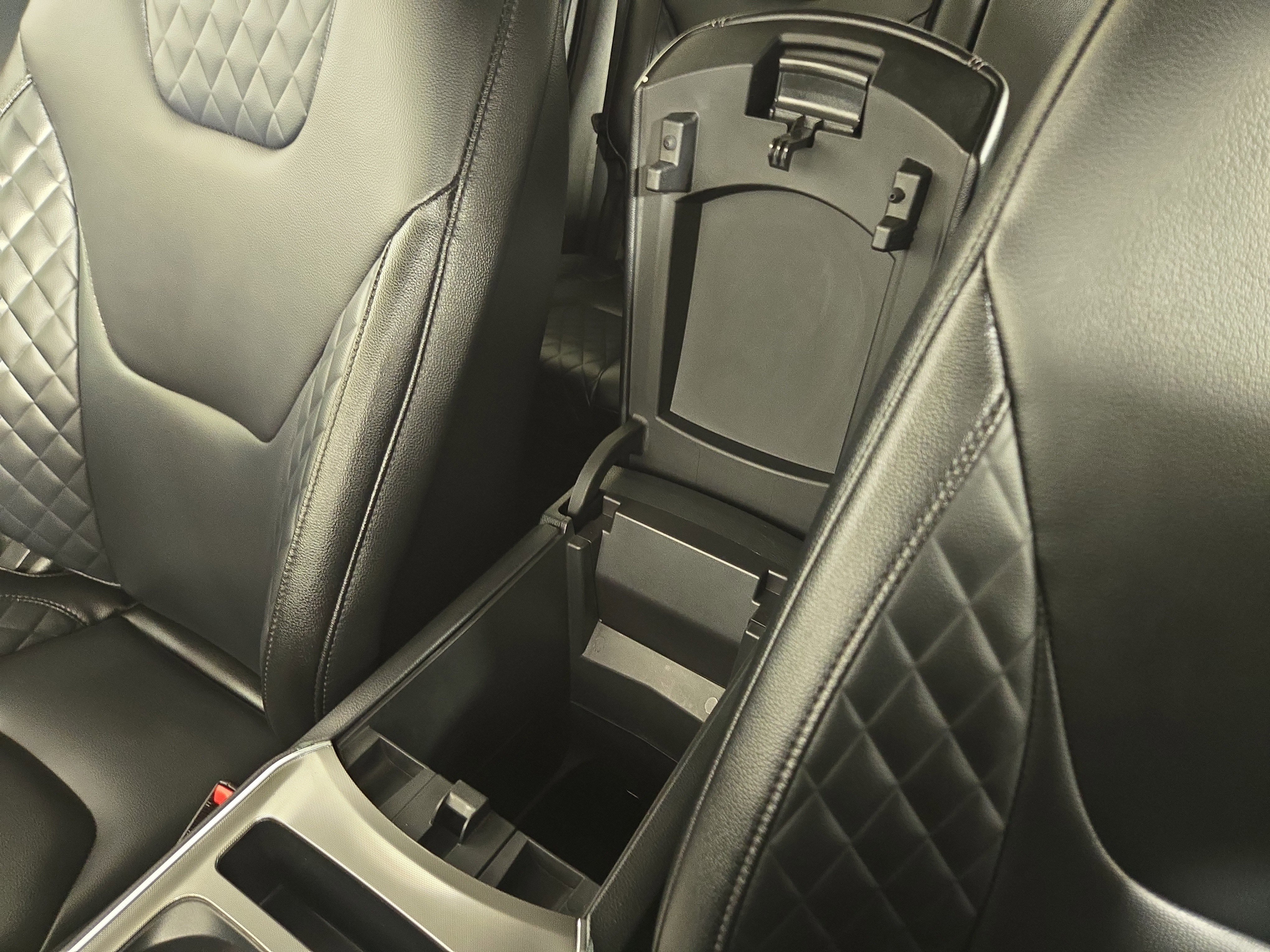 Used 2024 Ford Edge Titanium image 27