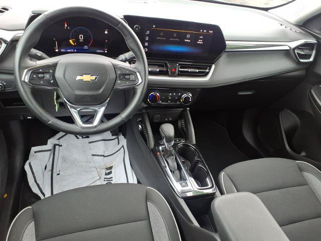 Used 2024 Chevrolet TrailBlazer LT w/ LT Cold Weather Package AWD/4WD image 10
