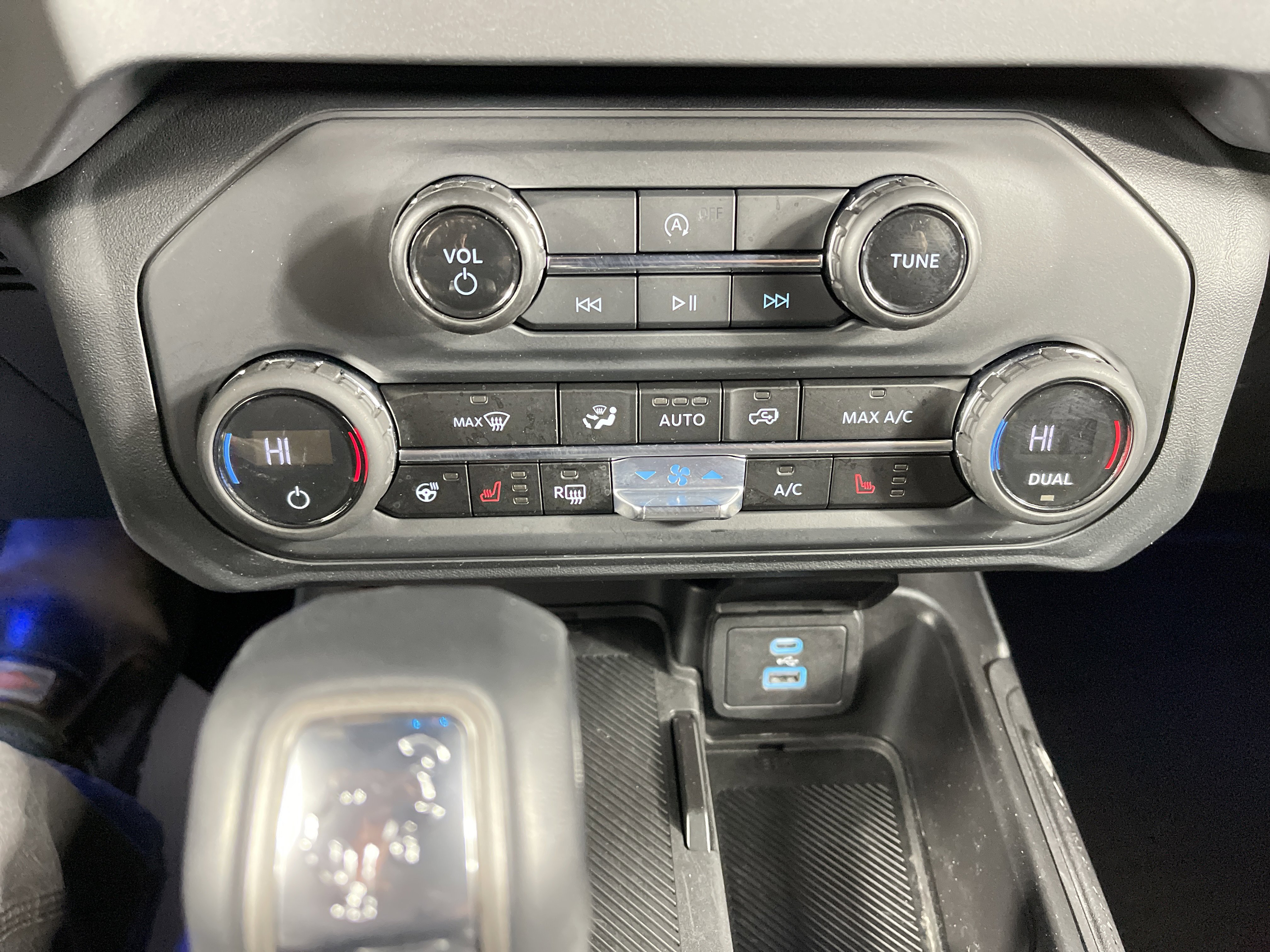 Used 2025 Ford Bronco Outer Banks image 24