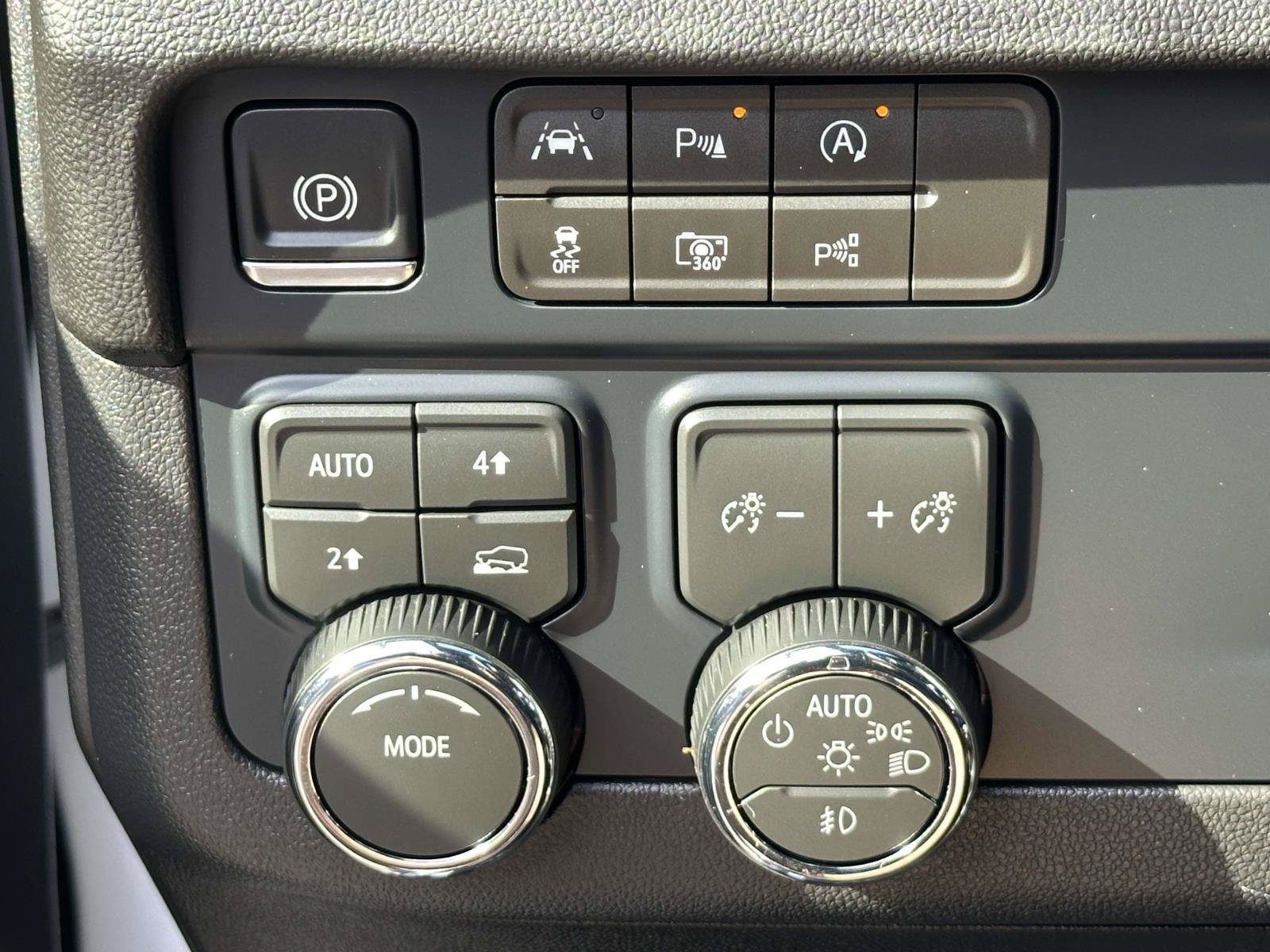 Used 2026 Chevrolet Suburban LT w/ Comfort Package AWD/4WD image 16