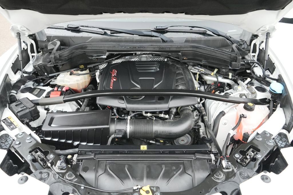 Used 2020 Alfa Romeo Stelvio Ti w/ Active Blind Spot Package image 21