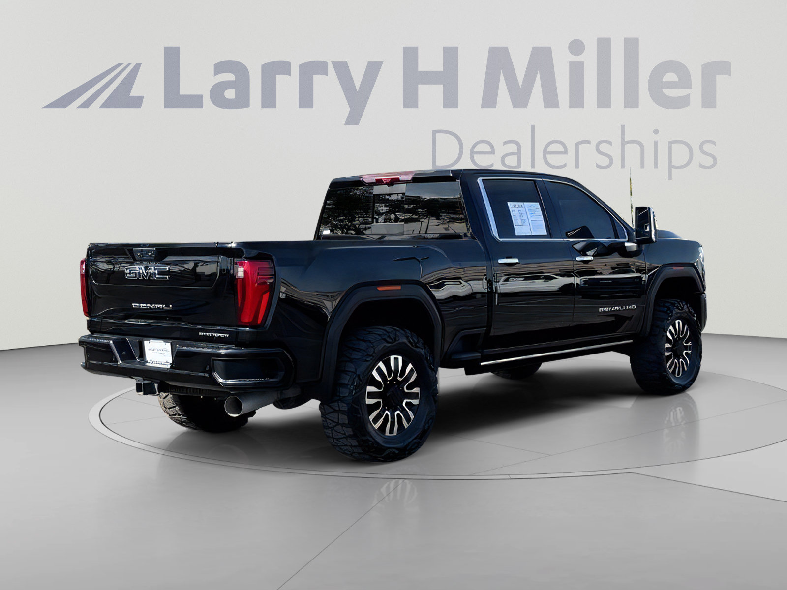 Used 2025 GMC Sierra 2500 Denali Ultimate w/ Max Trailering Package AWD/4WD image 9