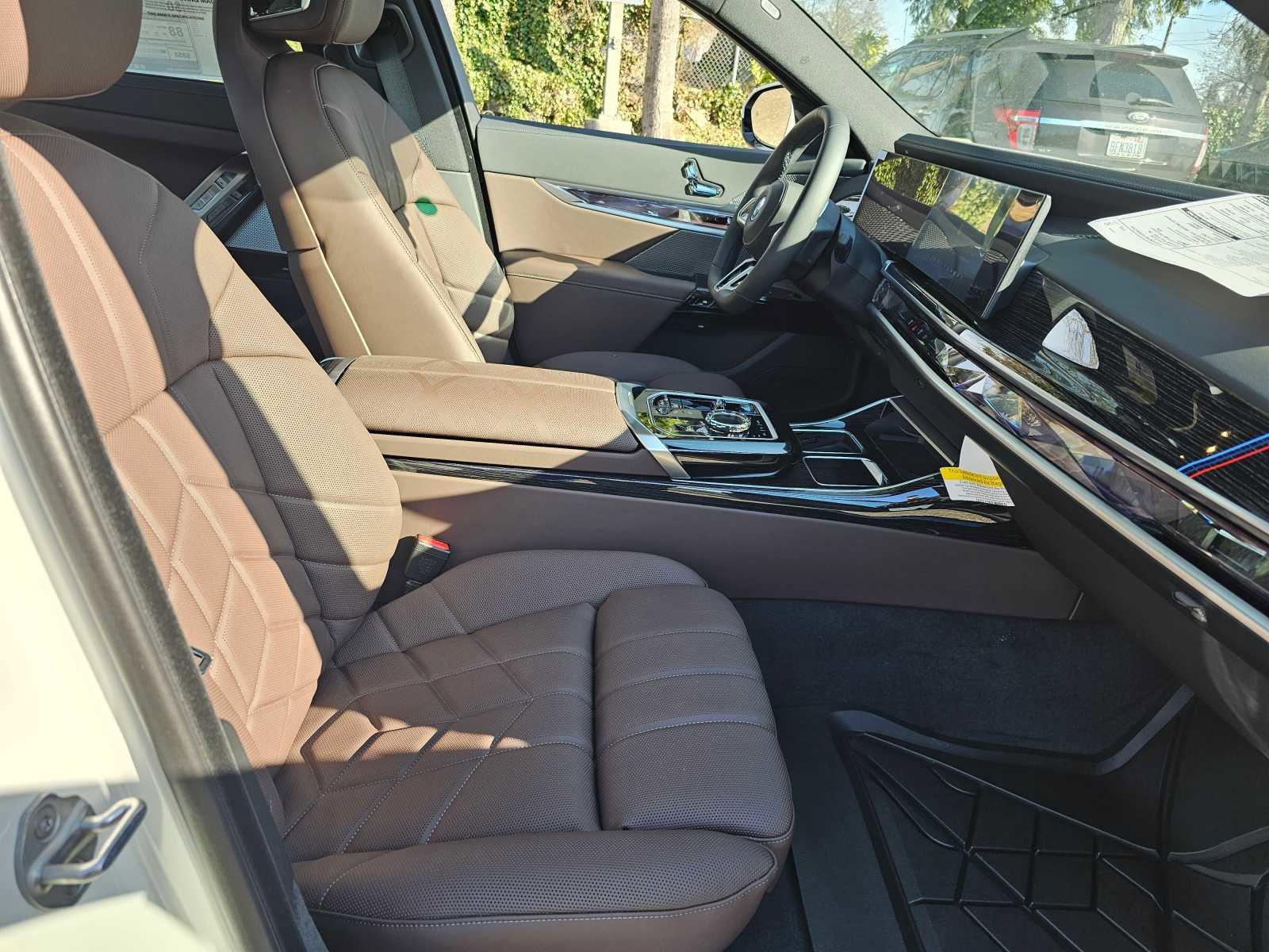 New 2024 BMW i7 xDrive60 image 10