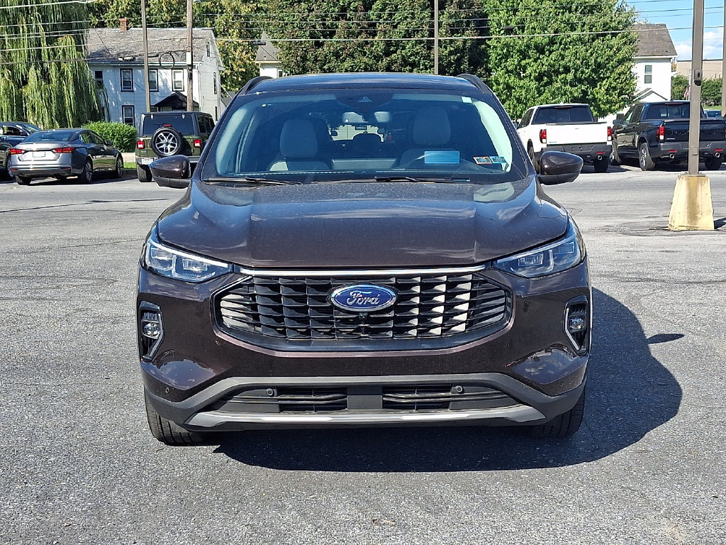 Used 2023 Ford Escape Platinum w/ Premium Technology Package AWD/4WD image 2