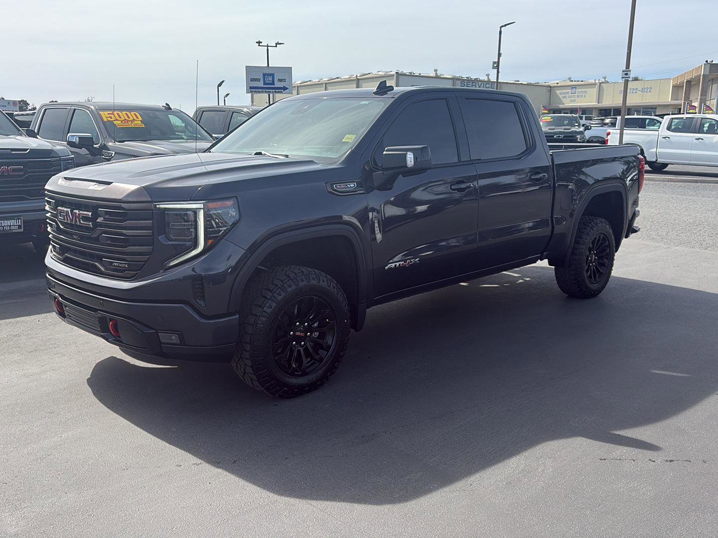 Used 2022 GMC Sierra 1500 AT4X image 2