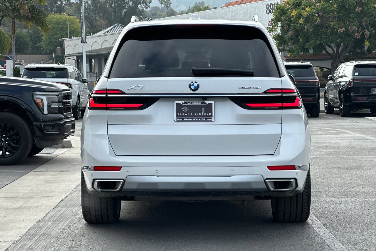 Used 2024 BMW X7 xDrive40i w/ Premium Package AWD/4WD image 4
