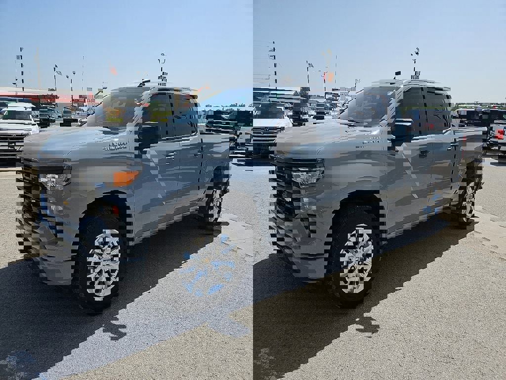 Used 2025 Chevrolet Silverado 1500 Custom RWD image 2